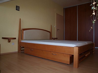 Nábytek na míru do ložnice.